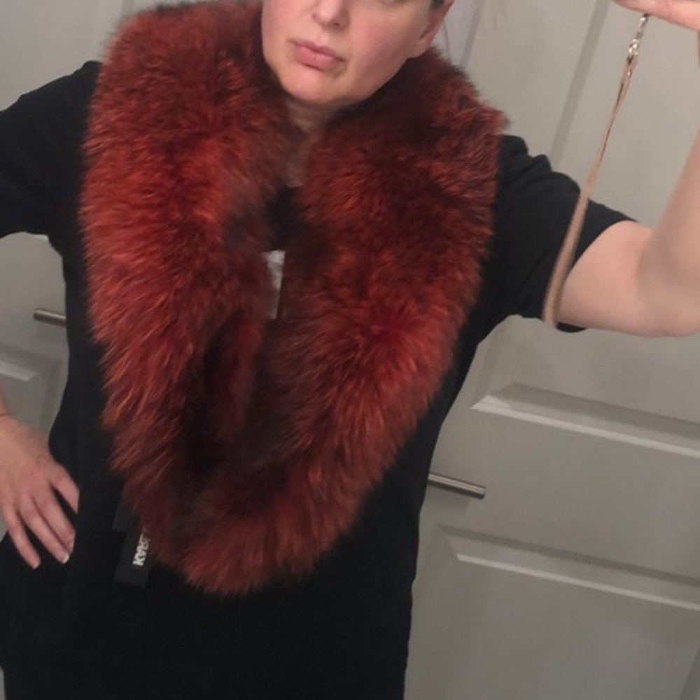 PRICED TO SELL-NWT Saks SAGA real FOX Fur RED Scarve Scarf Collar Karl Lagerfeld
